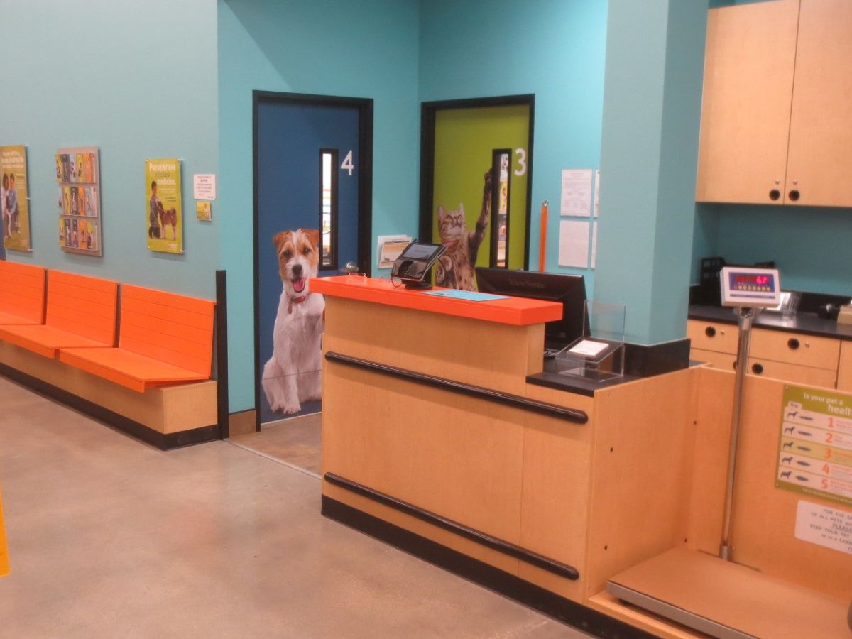 The Banfield Pompano front lobby and waiting room
