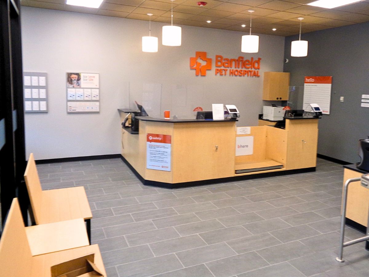 The front desk at Banfield Pet Hospital - Boynton Beach Sunshine Square