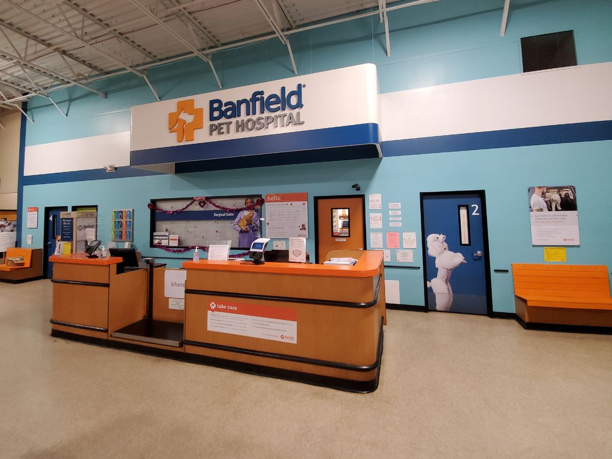 The Banfield Pet Hospital Panama City front desk