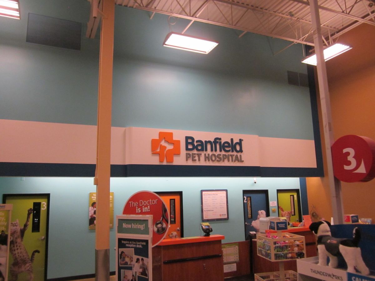 The Banfield Pet Hospital: Carmel front desk