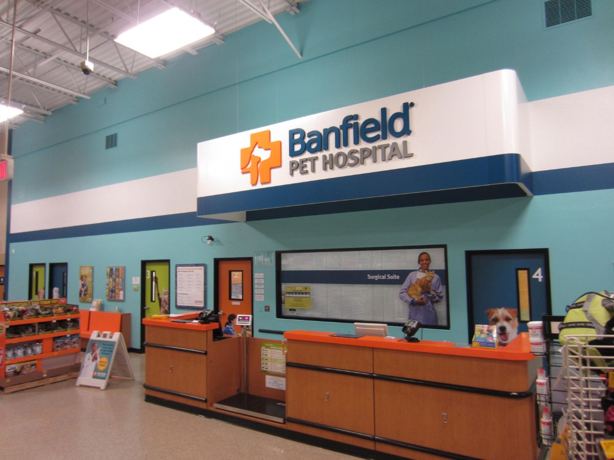 The Banfield Ontario front desk and check-in