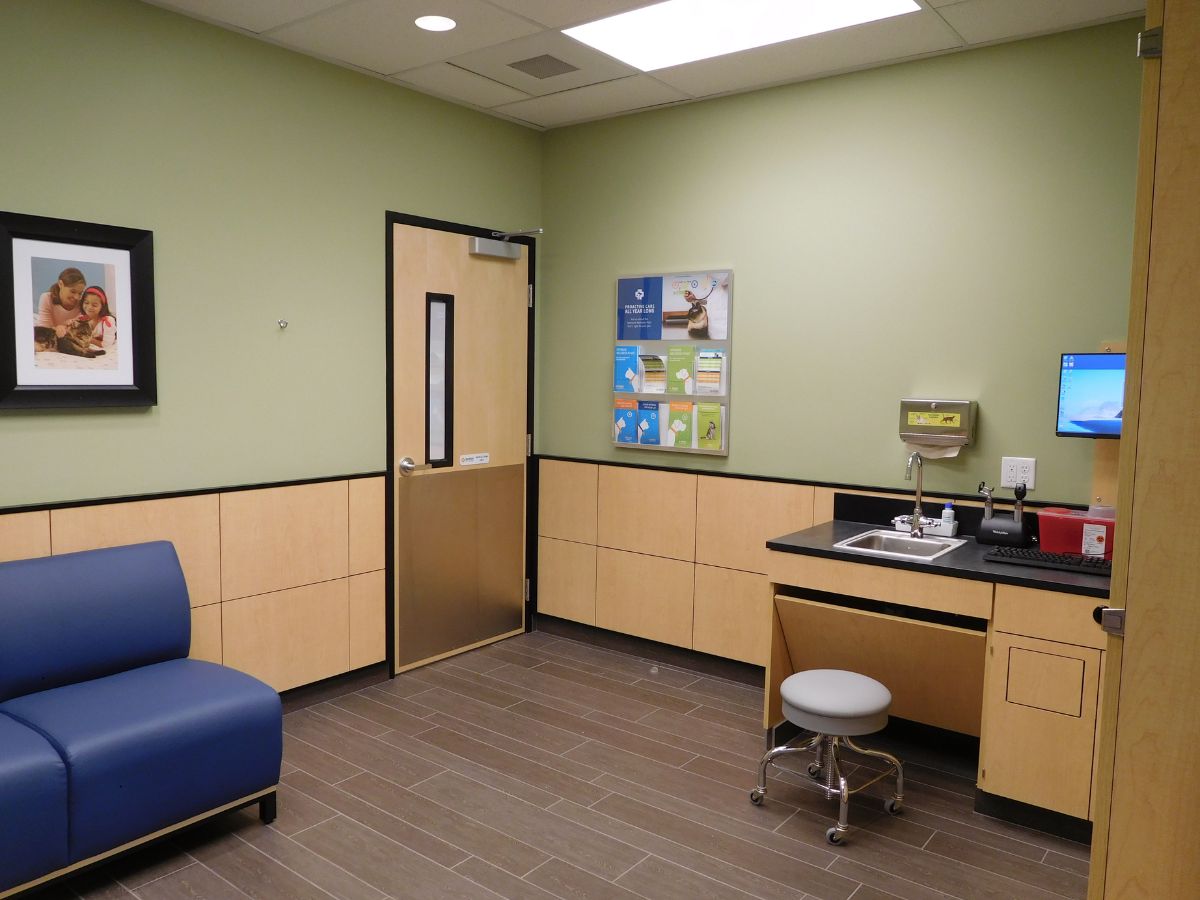 The Banfield Long Beach Spring Street exam room