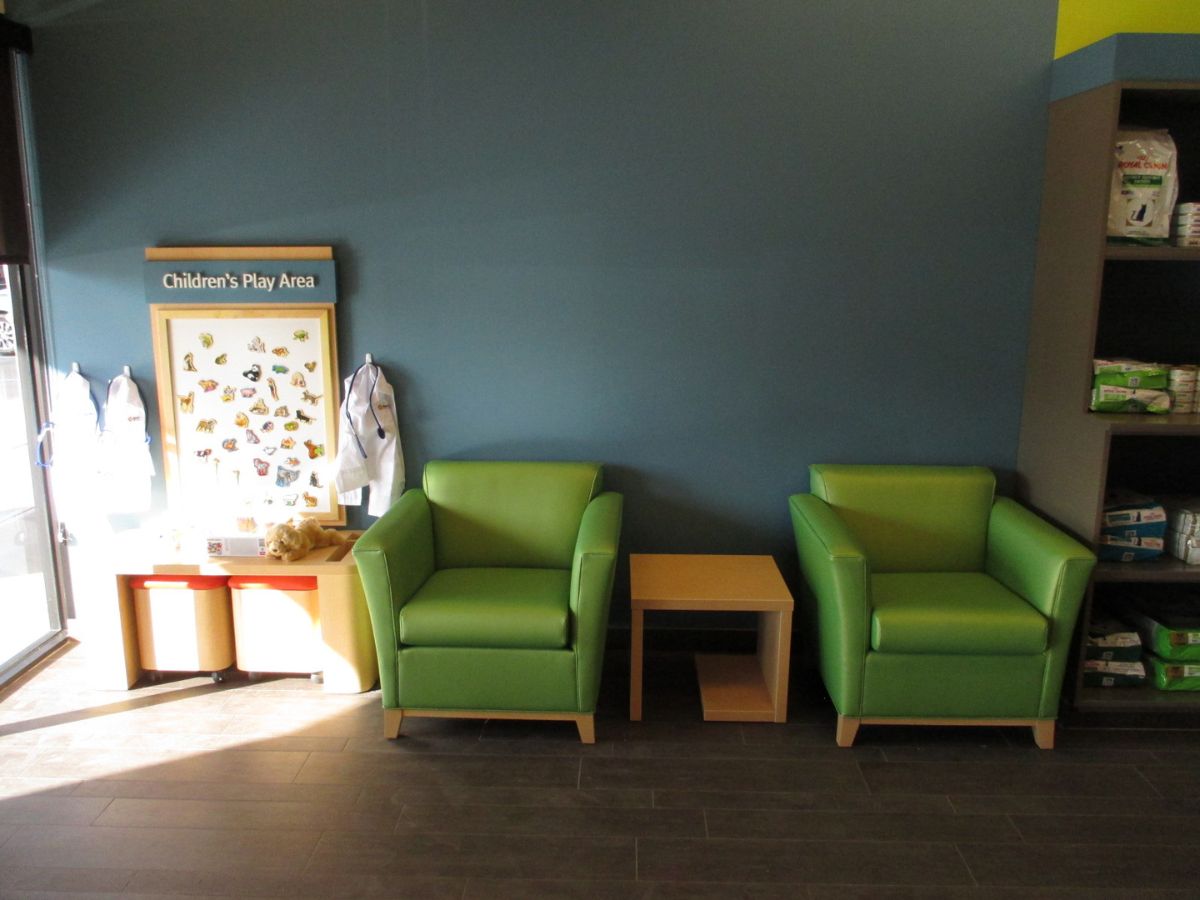 The Thousand Oaks - Park Oaks Banfield hospital lobby