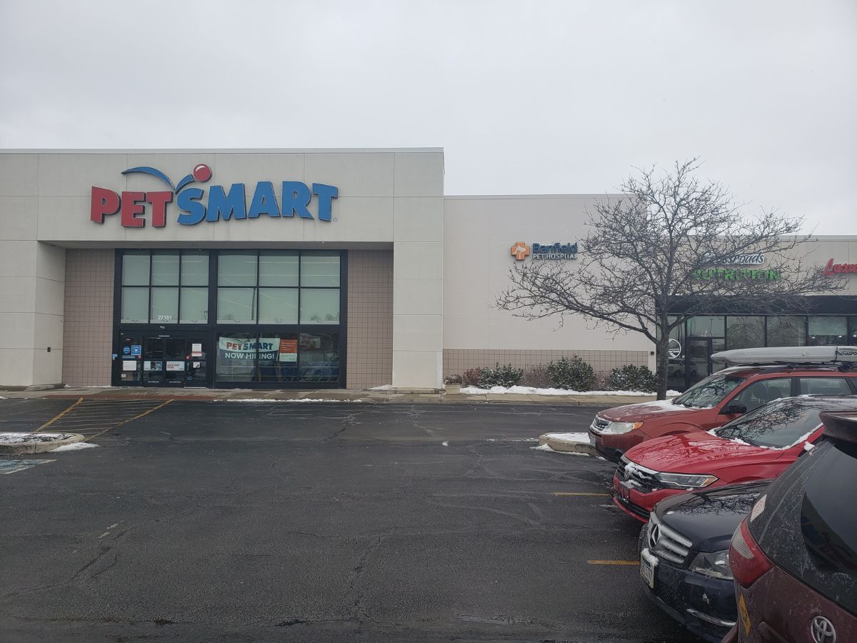 The Rossford PetSmart and Banfield front exterior entrance