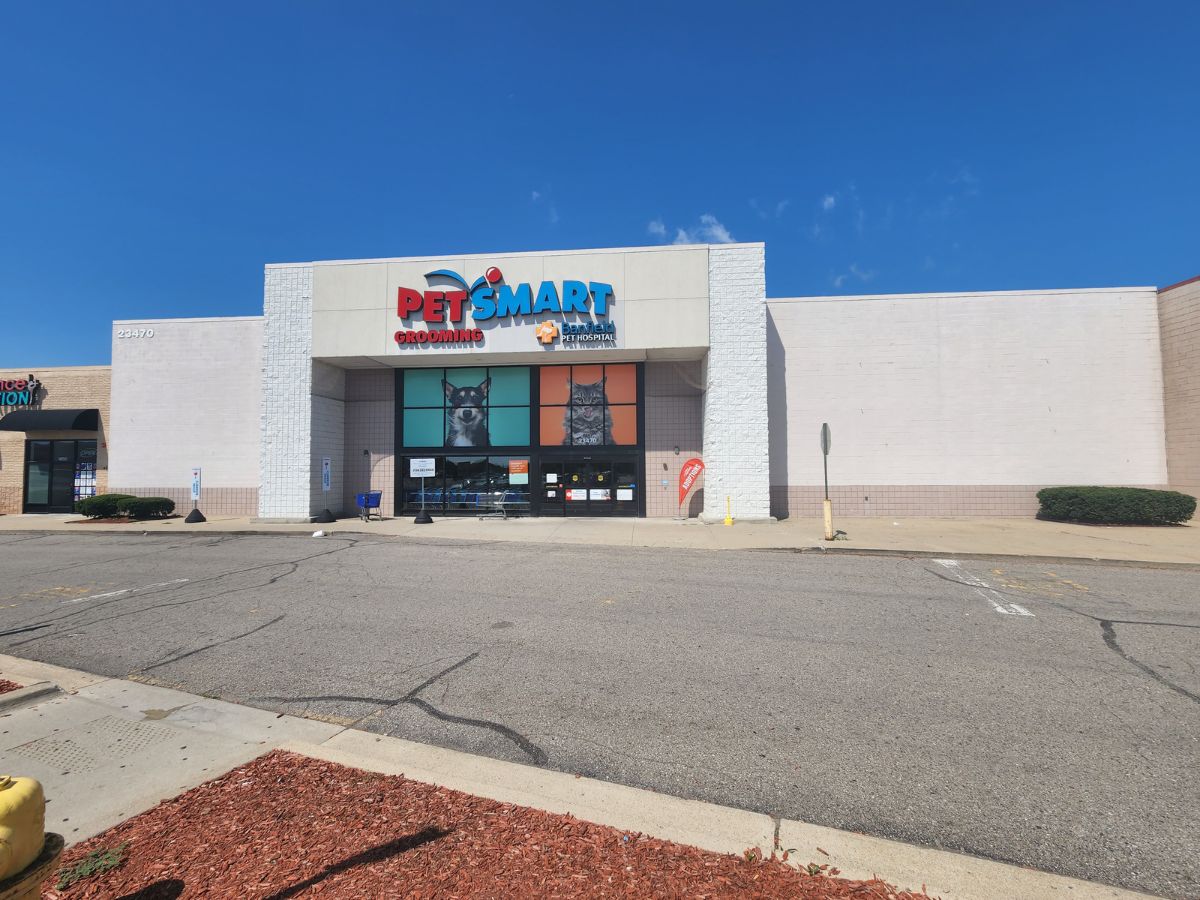 The Woodhaven PetSmart and Banfield exterior front entrance