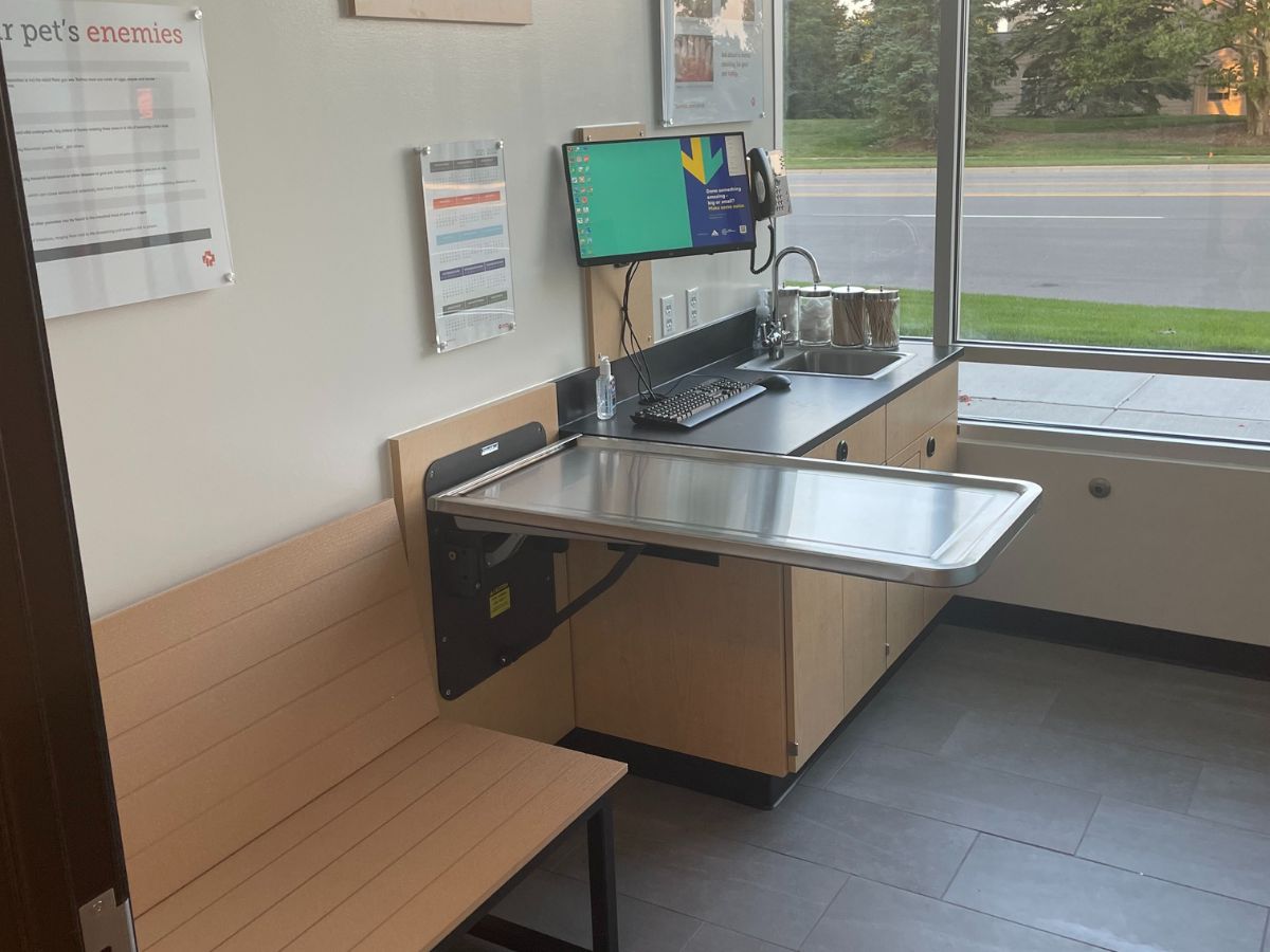 Inside an exam room at the Ann Arbor Banfield hospital
