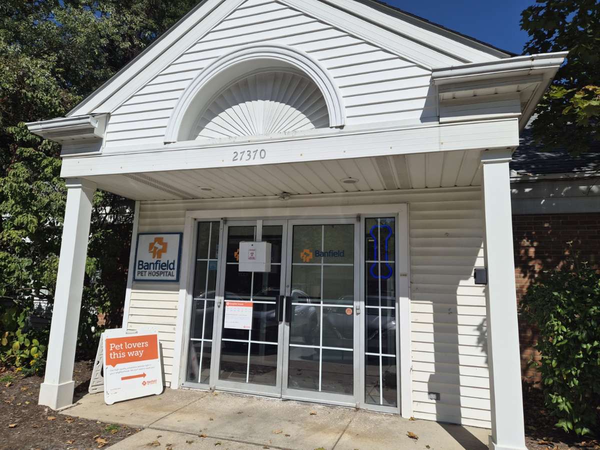 Banfield Pet Hospital - Westlake front entrance