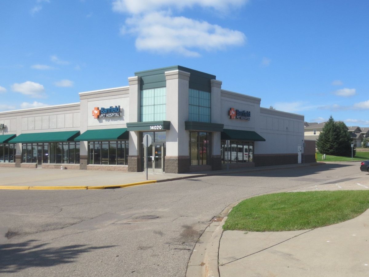 The front exterior of the Savage Banfield hospital