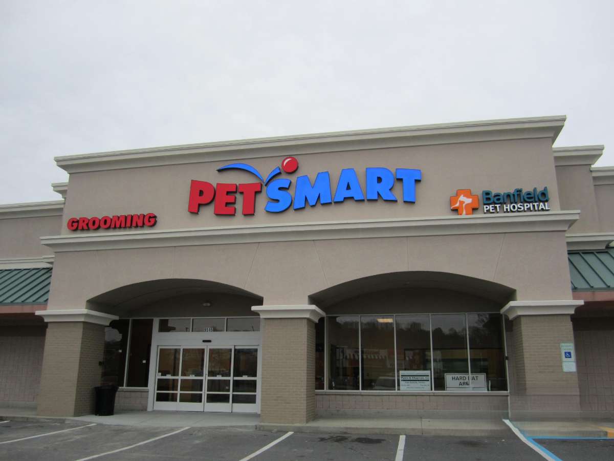 The Pineville PetSmart and Banfield front entrance
