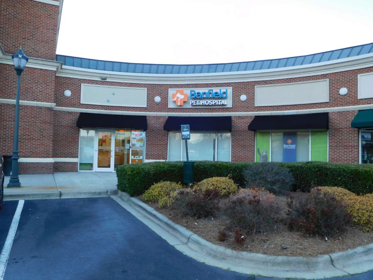 The Charlotte Ballantyne Banfield hospital front door