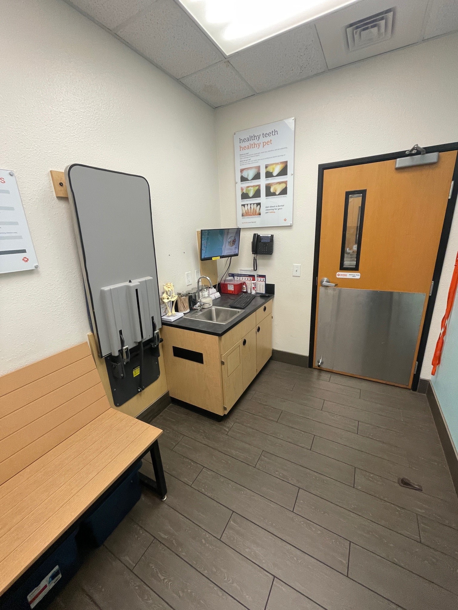 The examination room at Banfield Pet Hospital: Ward Parkway