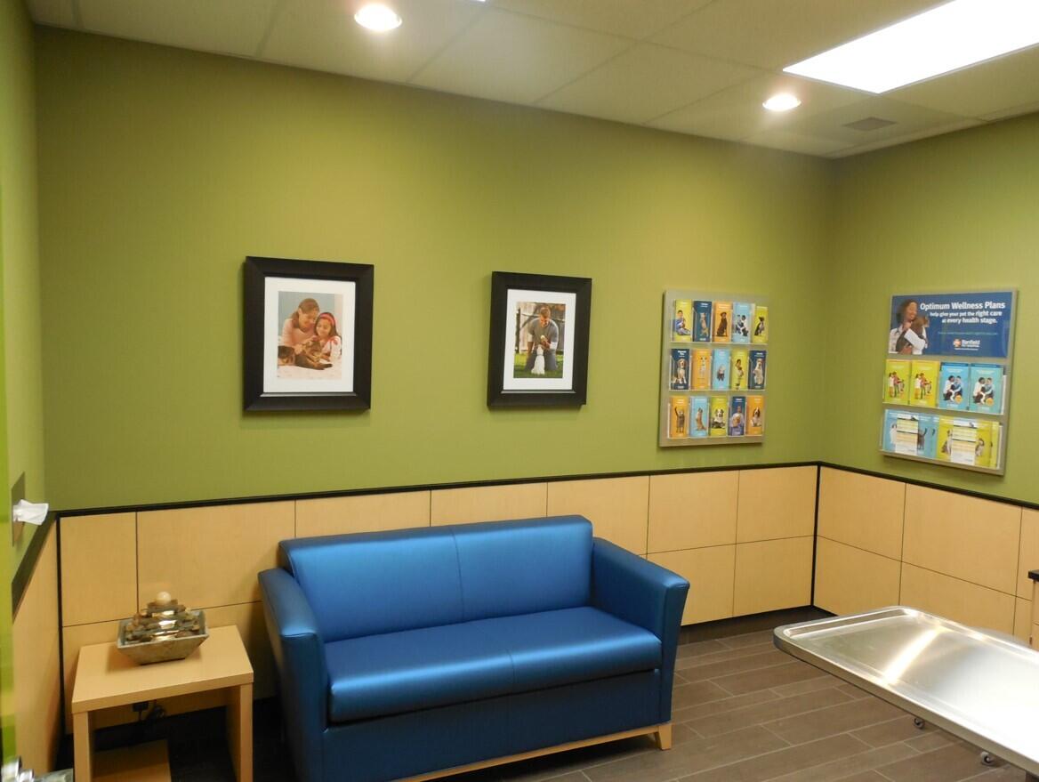 Banfield Pet Hospital: Eastlake lobby